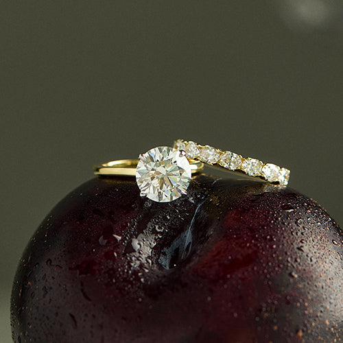 THE CLASSIC ROUND RING